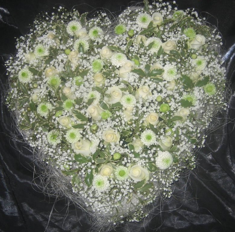 Herz | weißes Blütenherz — Blumen Kleissner Graz