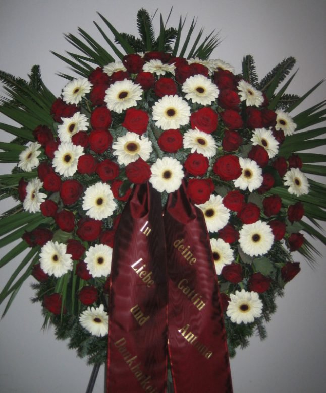 Kranz | rot-weiß — Blumen Kleissner Graz