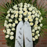 Kranz | weiße Rosen — Blumen Kleissner Graz