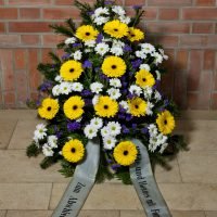 Gesteck | gelb – blau – weiß, Ansicht 3 — Blumen Kleissner Graz