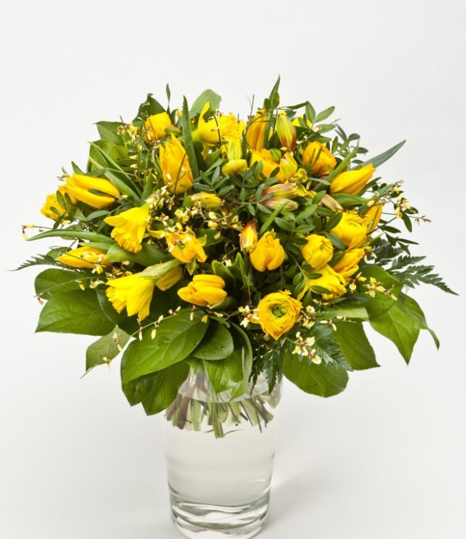 Frühlingsstrauß in Gelb — Blumen Kleissner Graz