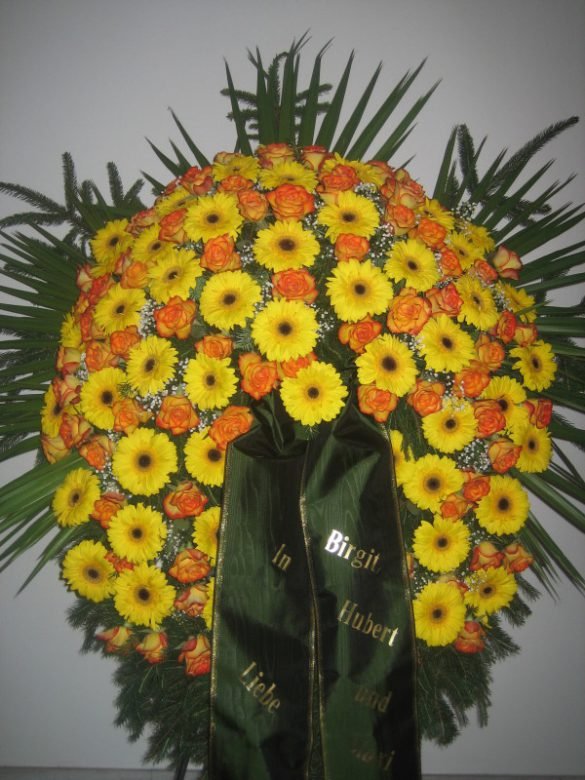 Kranz | Gelbe Gerbera und Orange Rosen — Blumen Kleissner Graz