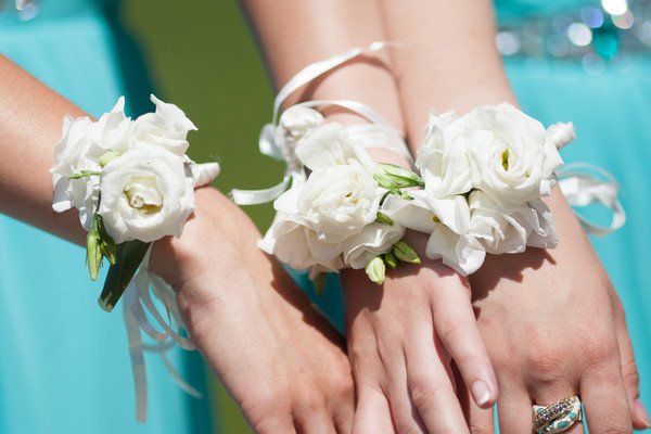 Armbänder & Anstecker — Hochzeitsfloristik, Blumen Kleissner Graz