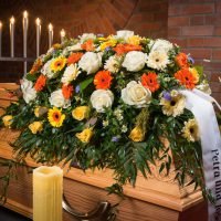 Sarggesteck | in pastell, Ansicht 2 — Blumen Kleissner Graz