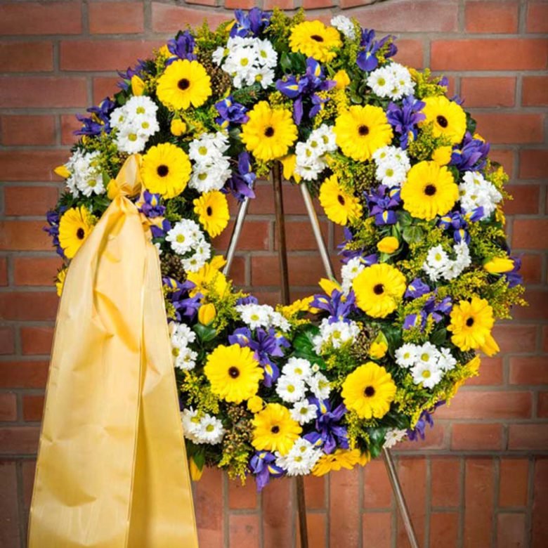 Runder Blütenkranz | in gelb-weiß-blau — Blumen Kleissner Graz