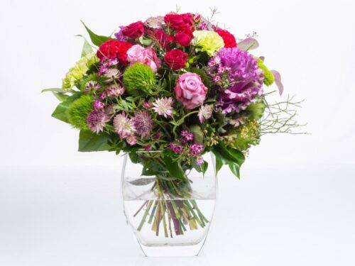 blumenstrauß mit Rosen, Sprayrosen, Waxflowers, Bartnelken sowie gängige Blumen der Saison
