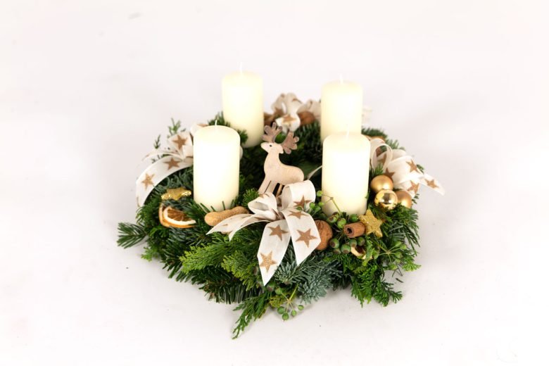 Adventkranz Klassik in Weiß — Blumen Kleissner Graz