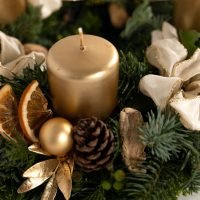 Adventkranz Klassik in Gold, Ansicht 3 — Blumen Kleissner Graz