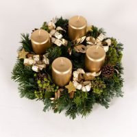 Adventkranz Standard in Gold, Ansicht 2 — Blumen Kleissner Graz