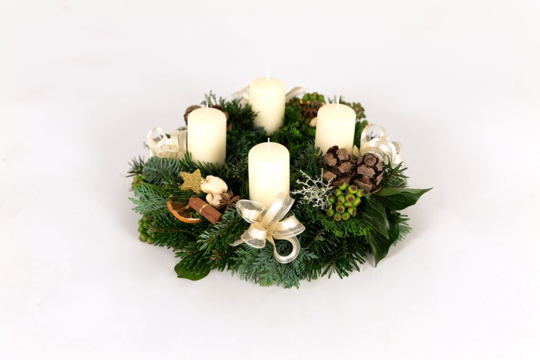 Adventkranz Standard in Weiß — Blumen Kleissner Graz