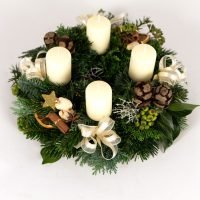 Adventkranz Standard in Weiß, Ansicht 2 — Blumen Kleissner Graz