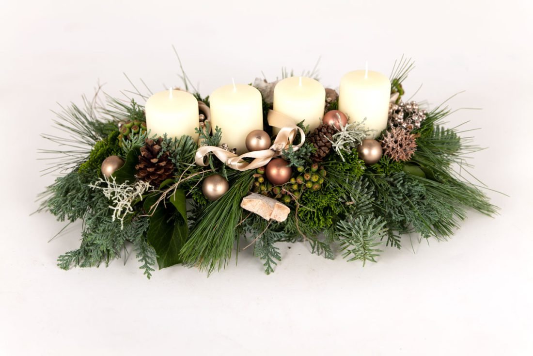 Adventsgesteck in Weiß — Blumen Kleissner Graz