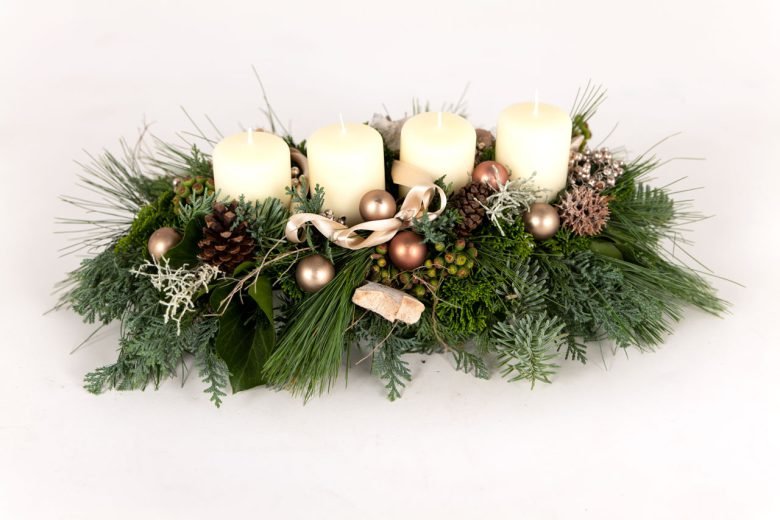 Adventsgesteck in Weiß — Blumen Kleissner Graz