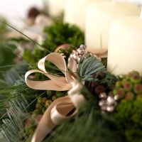 Adventsgesteck in Weiß, Ansicht 3 — Blumen Kleissner Graz